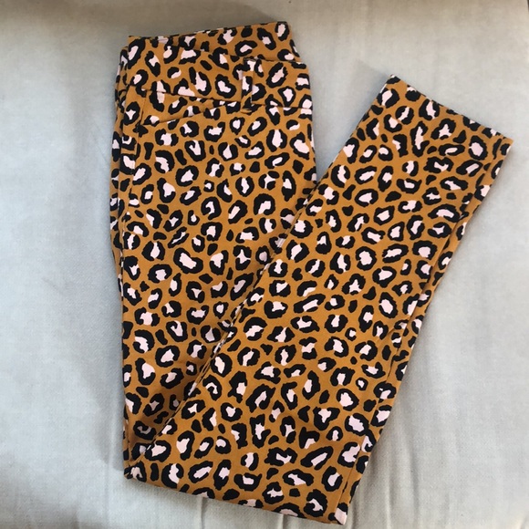 Old Navy Leopard Print Pixie Ankle - Picture 4 of 5